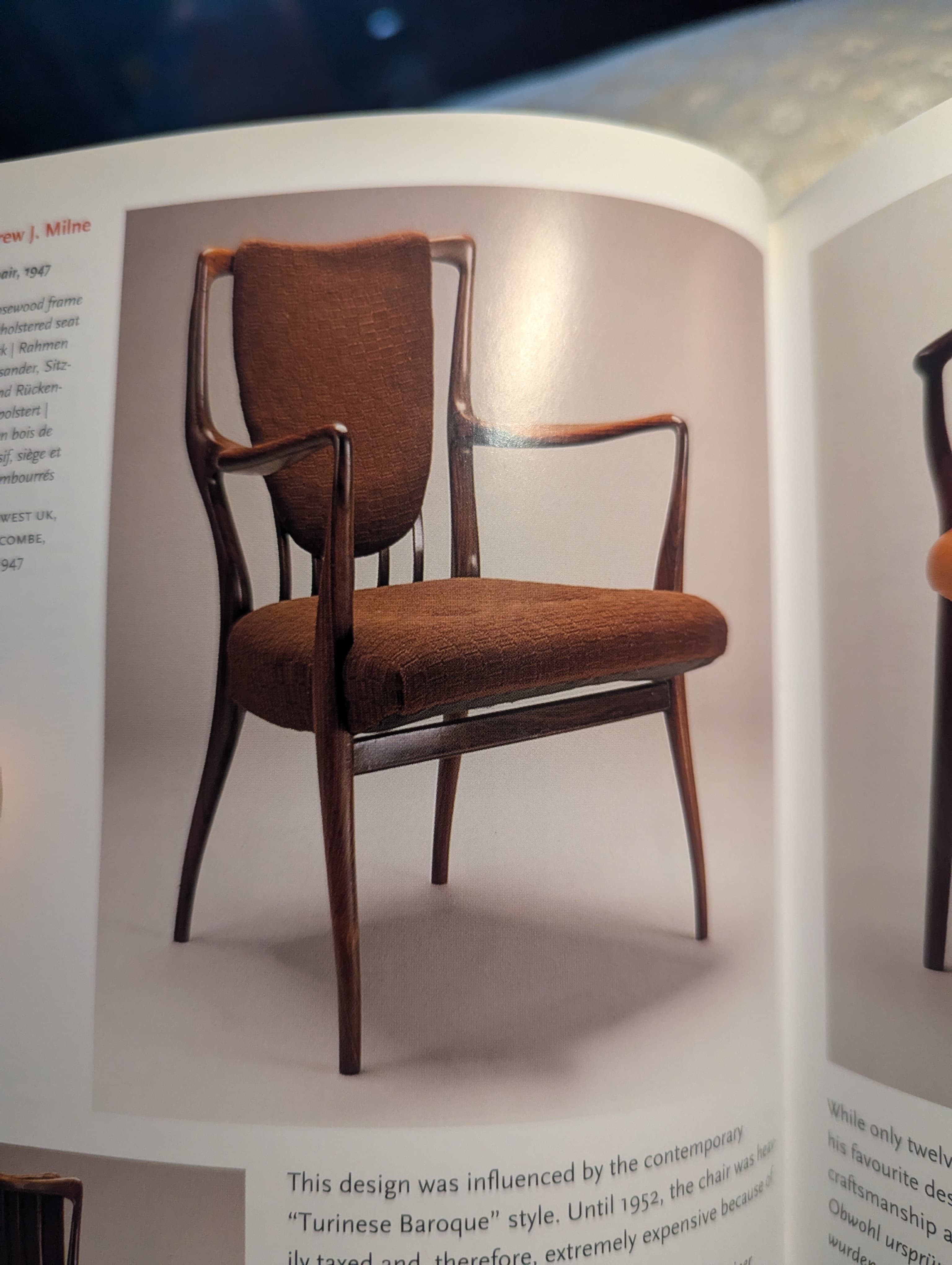 Chairs that read the newspaper - photo 12