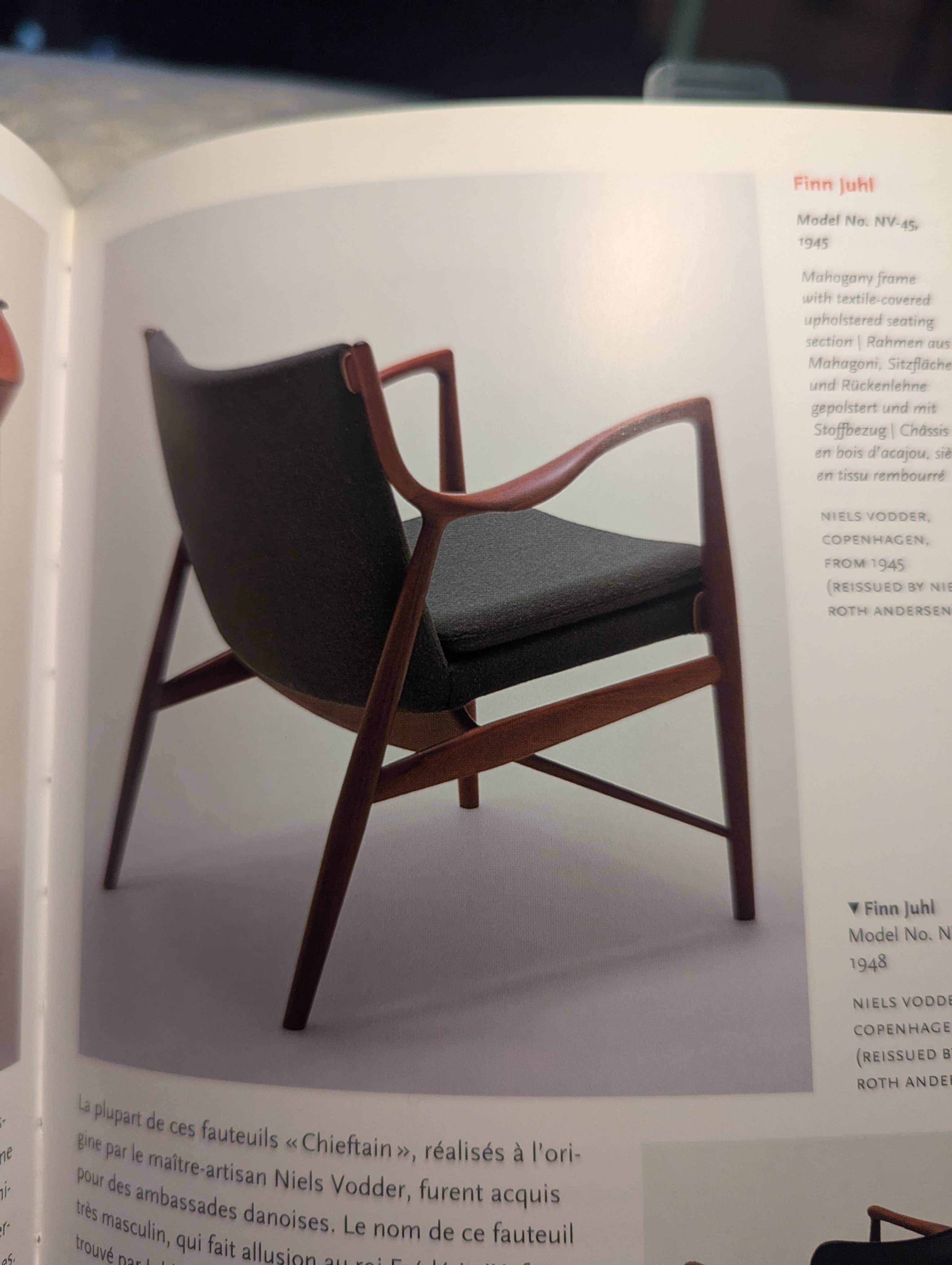 Chairs that read the newspaper - photo 13