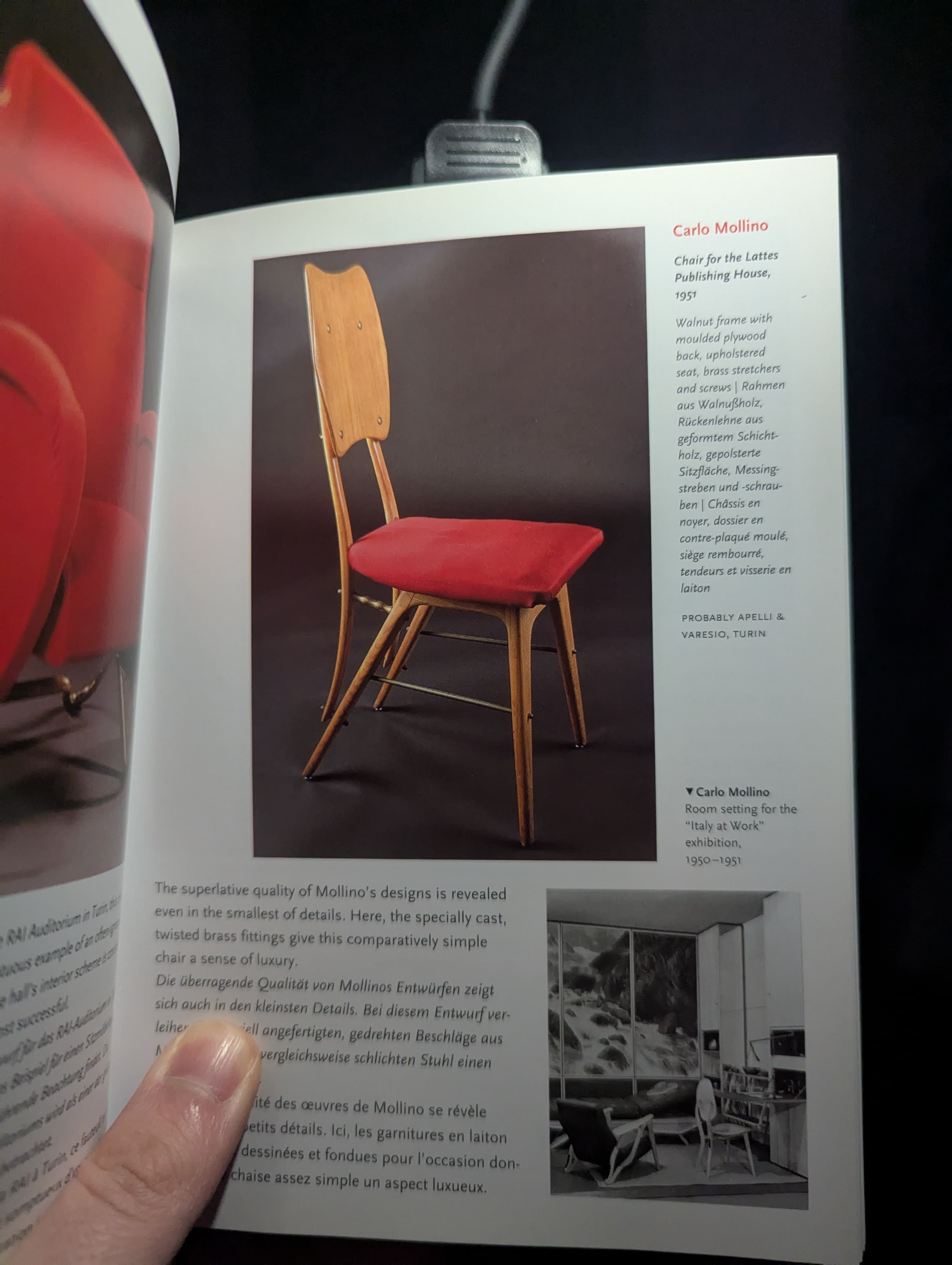 Chairs that read the newspaper - photo 15