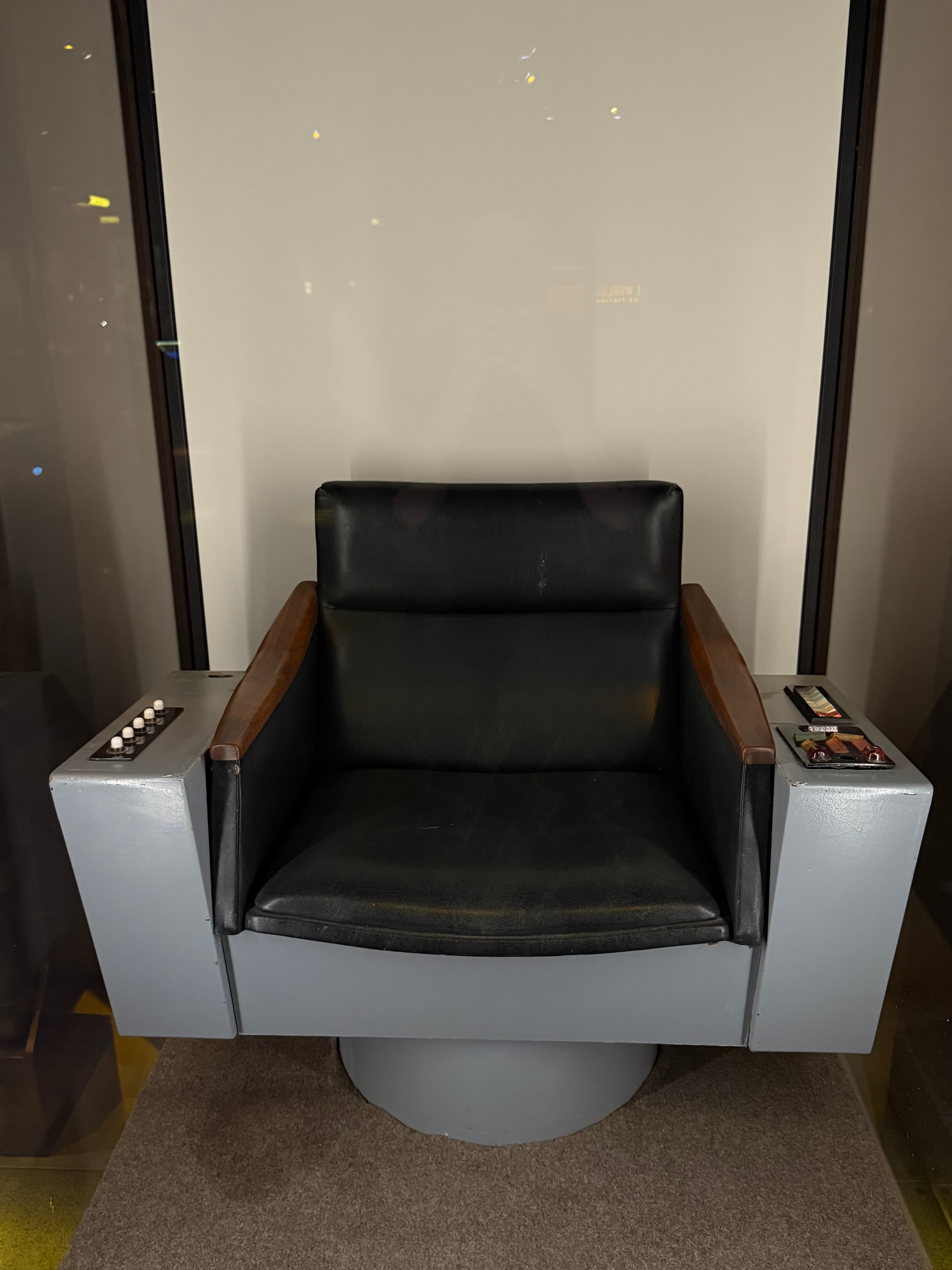 Chairs that won an Emmy for best supporting actor